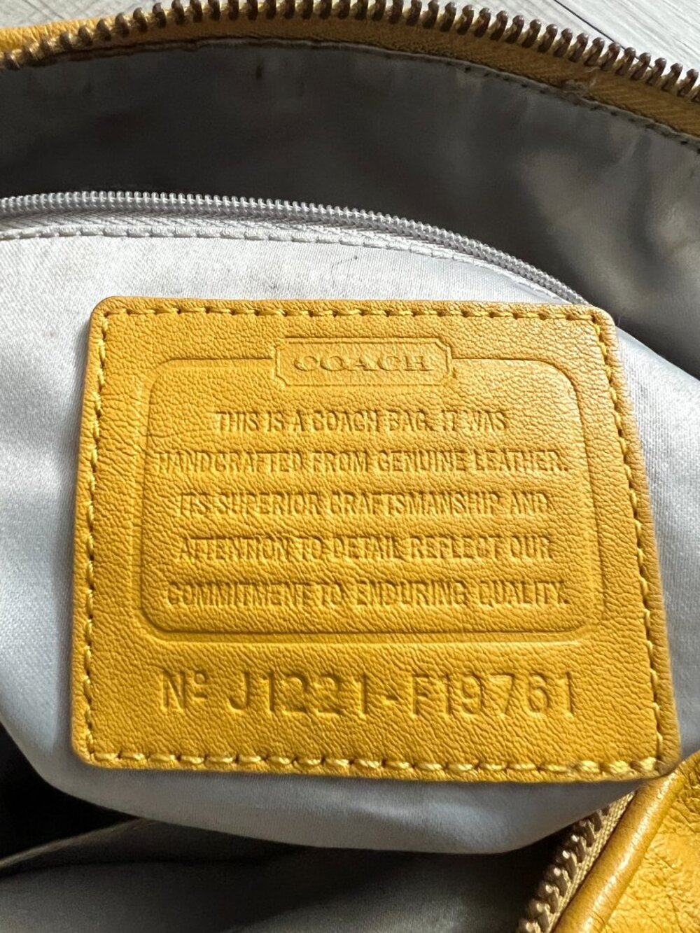 Coach Yellow Leather Ashley Hobo Y2K Retro Shoulder Bag Purse - Picture 5 of 11